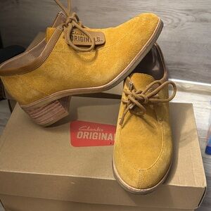 Women’s Clark’s originals